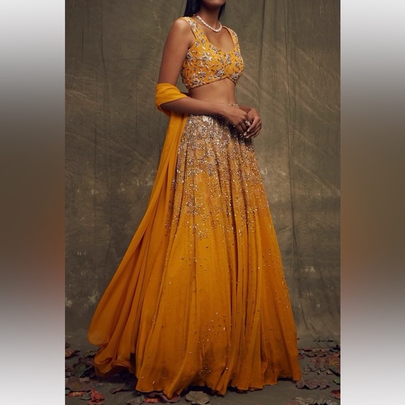 SHLOKA KHIALANI JARDIN SET - Picture 1 of 4